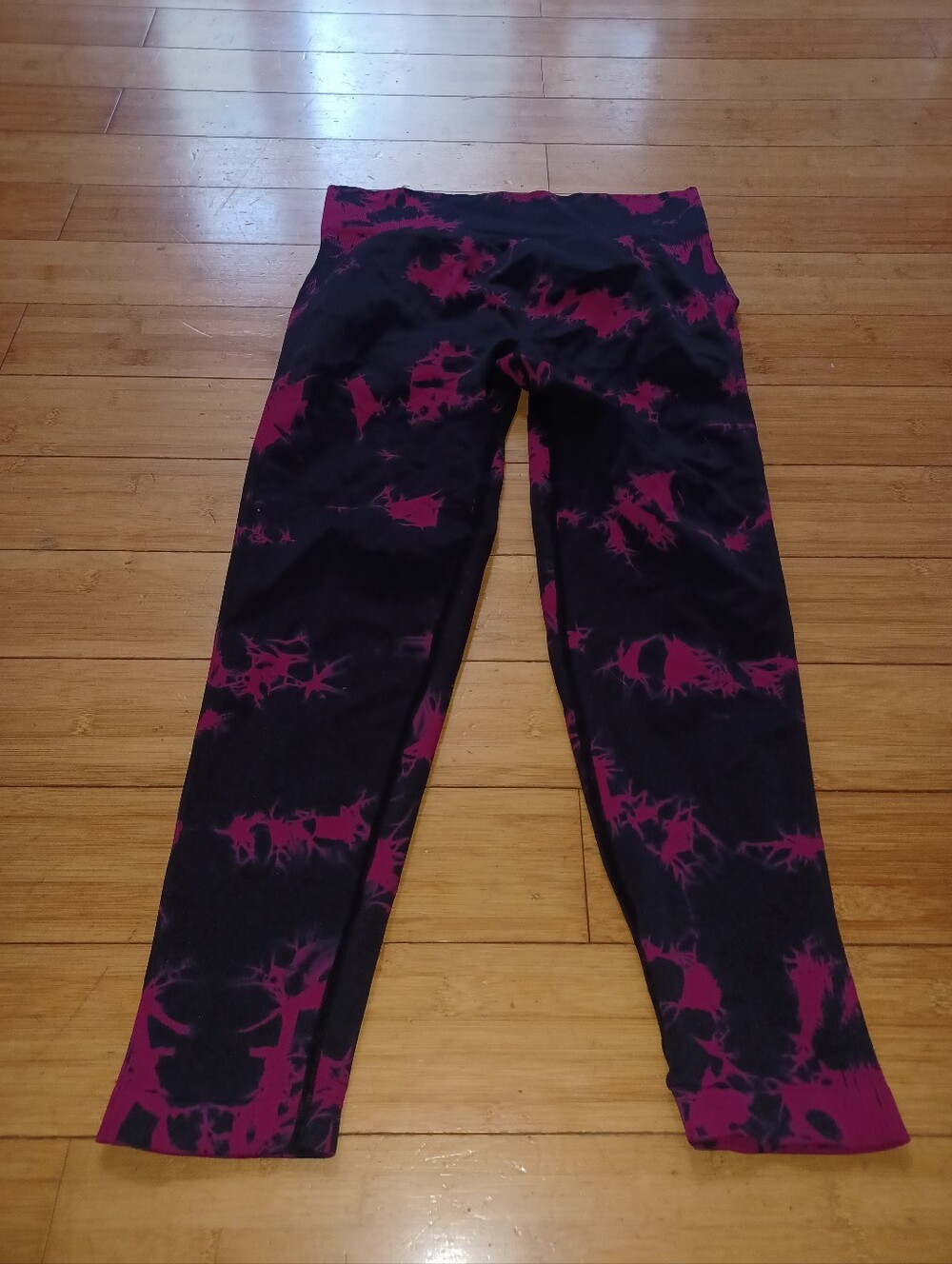 Plus Size Tie-Dye Active Leggings - Black & Magenta